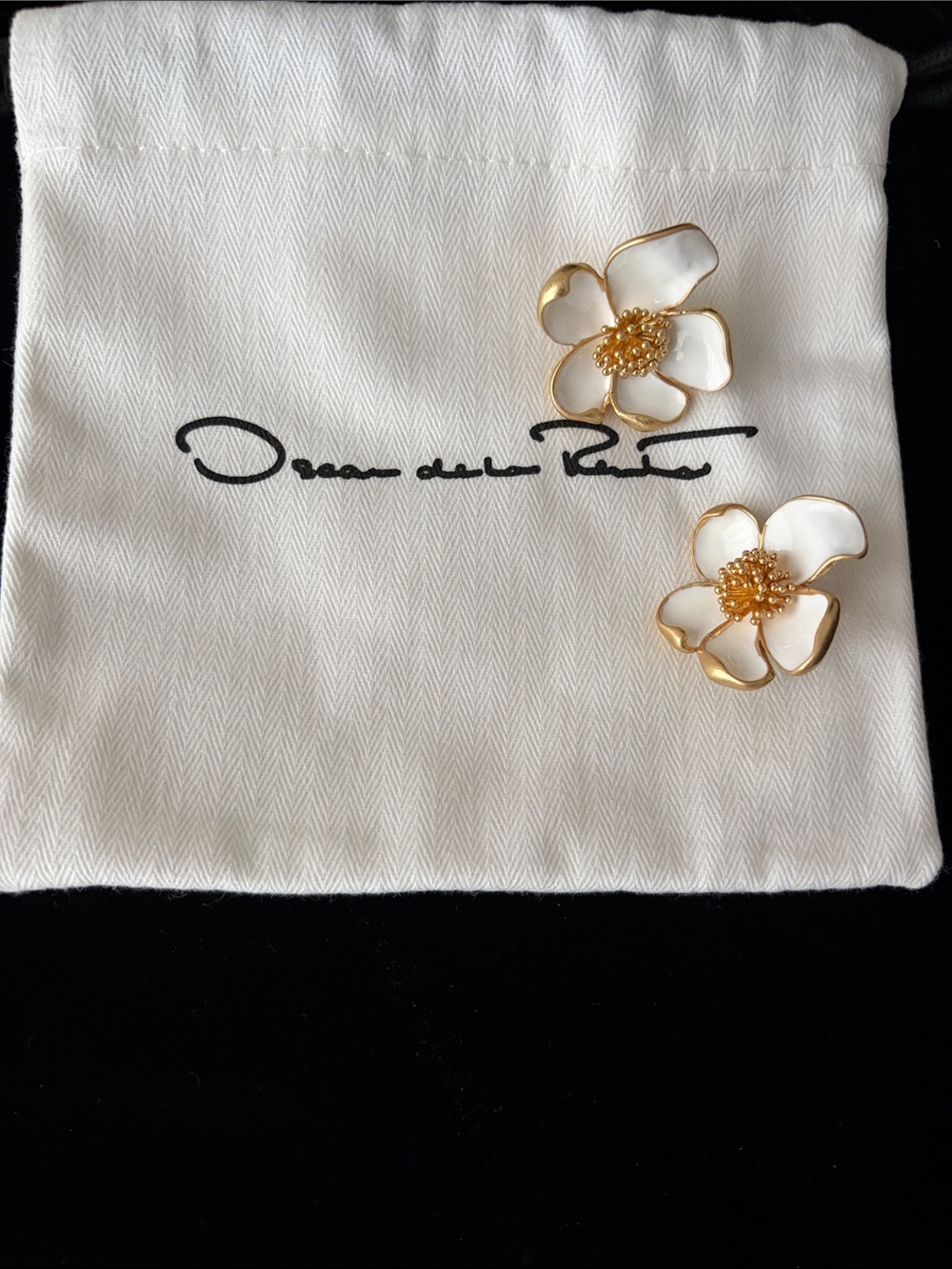 Oscar de la renta White and Gold Floral Stud Earrings